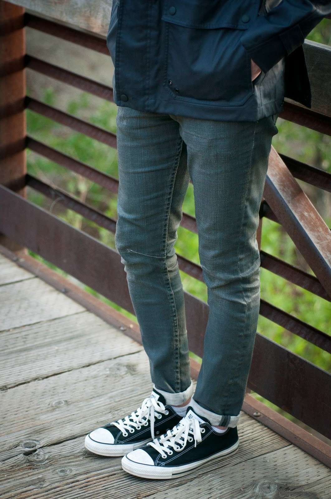 jeans con risvolto e converse - 55% di sconto - agriz.it