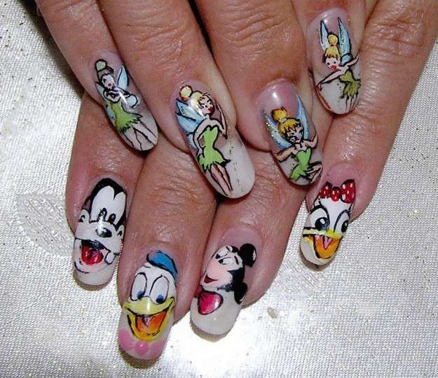 Idee per una nail art Disney