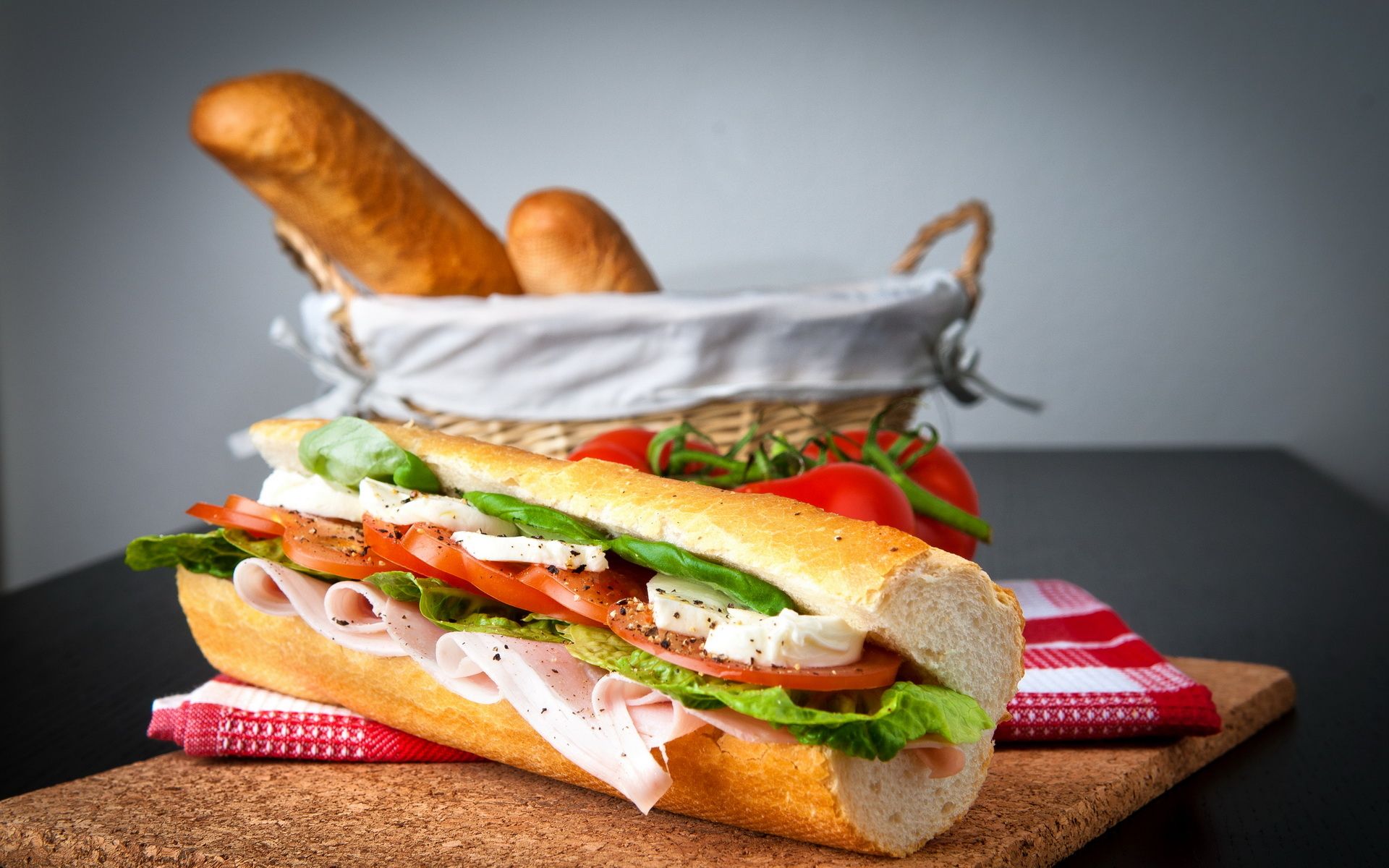 Food_Differring_meal_Big_sandwich_034342_