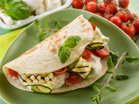 Piadina con zucchine grigliate e pomodorini