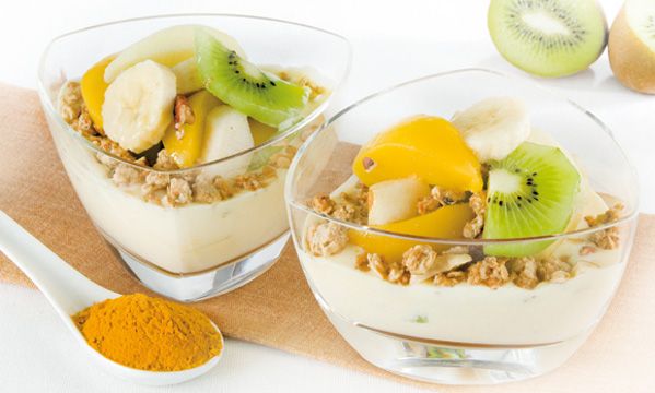 Yogurt_curcuma_cereali_frutta