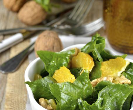 insalata di spinaci freschi con noci