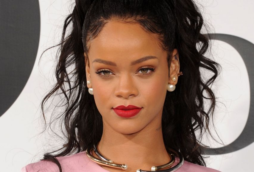 rihanna dior resort ponytail hairstyle main 853x578