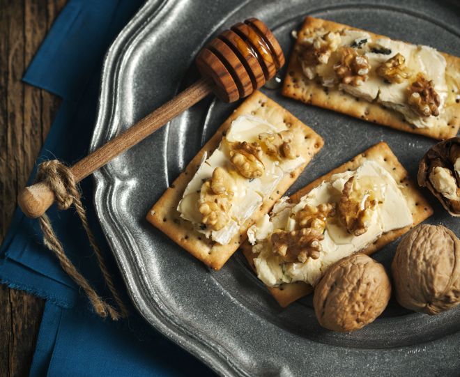 Blue Cheese and Walnut Crackers with honey