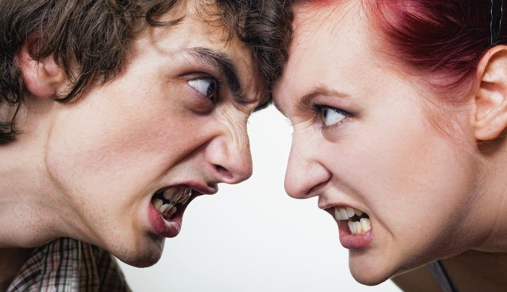 teens fighting boy and girl 1000x576